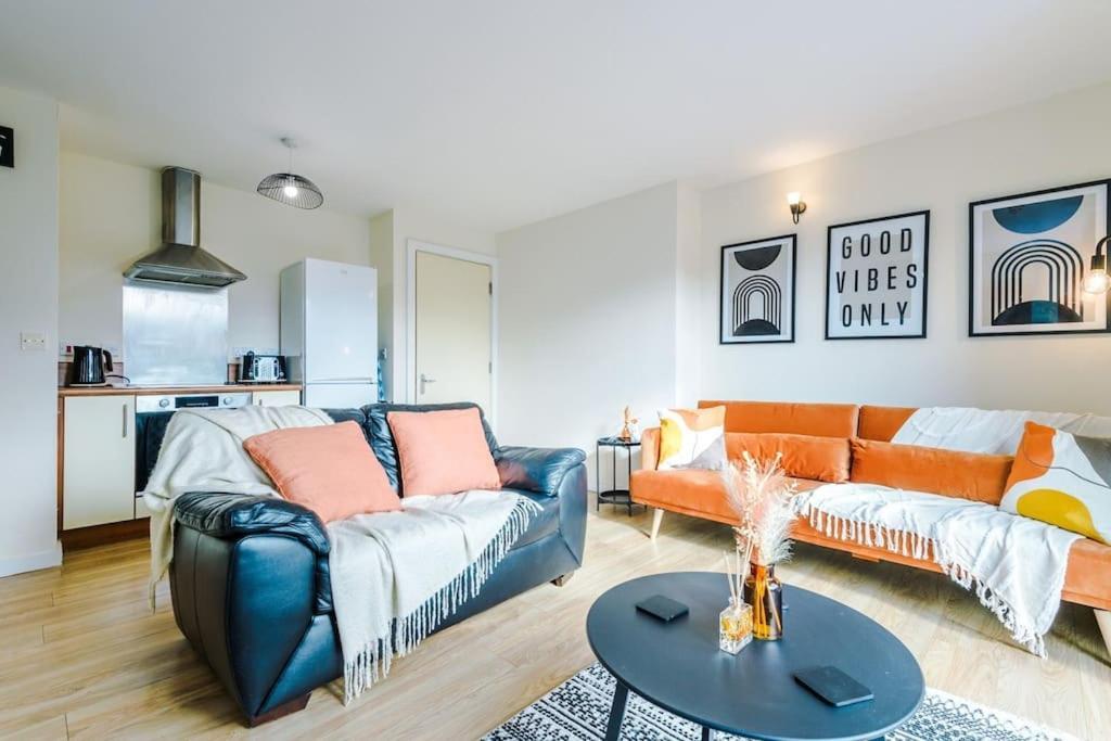 Modern 2br Near Centre - Free Parking Garage Apartamento *