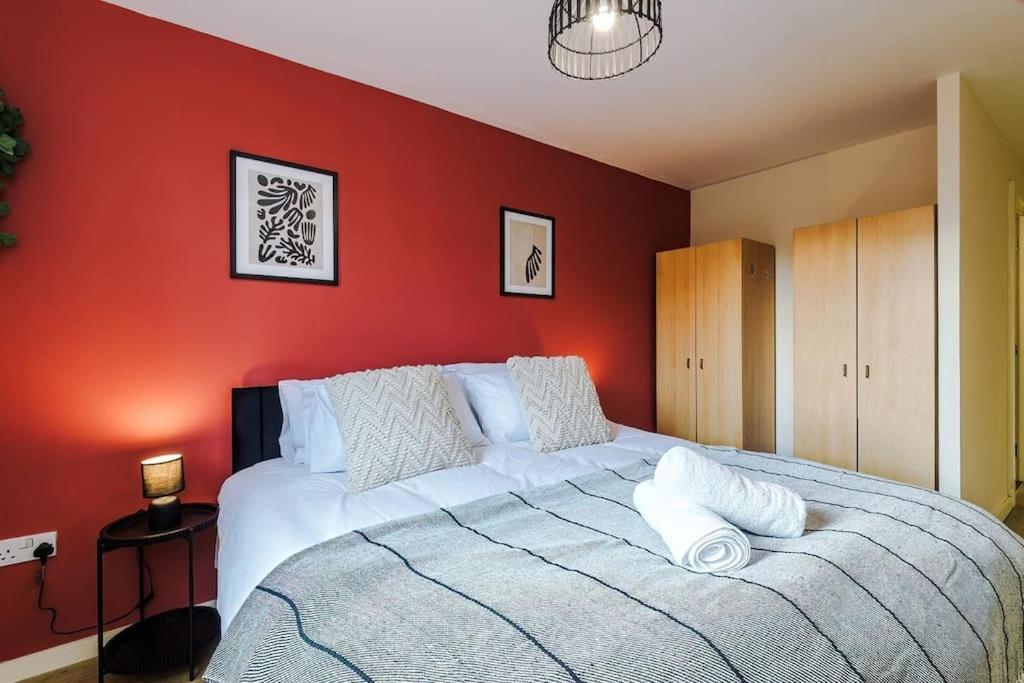 Modern 2br Near Centre - Free Parking Garage Apartamento *
