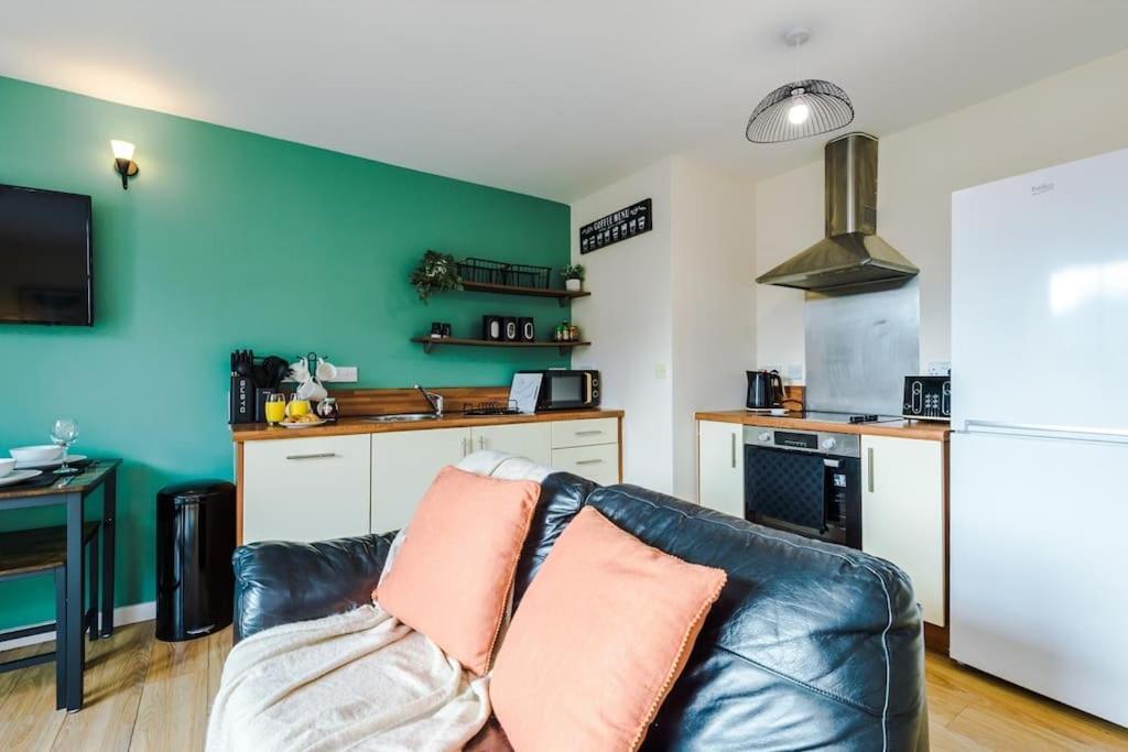 Modern 2br Near Centre - Free Parking Garage Apartamento